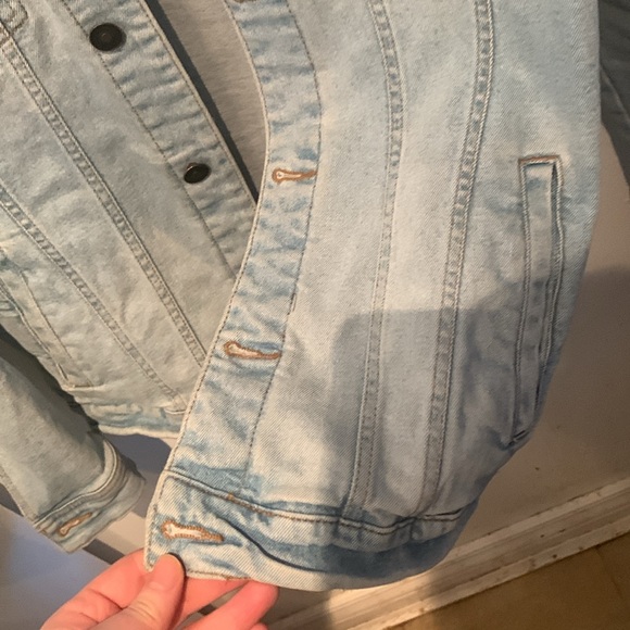 Fantastic Unisex Pull and Bear Light Blue Denim Jean Jacket SZ Medium 🔥 - Picture 13 of 13